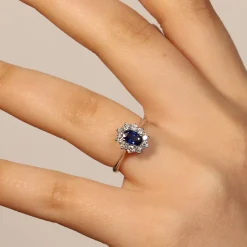 Clearance Anello Kate Medio con Zaffiro Blu in Oro Bianco e Diamanti Taglio Brillante Anelli