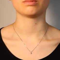 Clearance Collana Punto Luce in Oro Bianco con Diamante di 0,12 Carati Collane Punto Luce