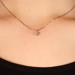Fashion Collana Punto Luce Filo in Oro Bianco con Diamante 0,25 Carati Collane Punto Luce